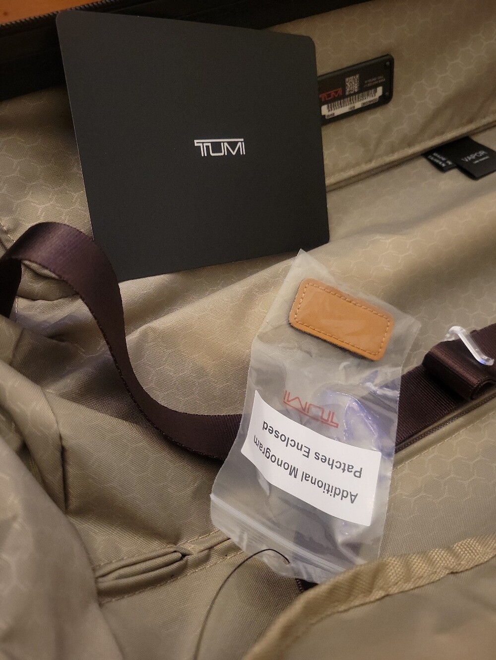 New TUMI Vapor International Carry-On in Black / Silver (msrp $675) - Picture 7 of 11